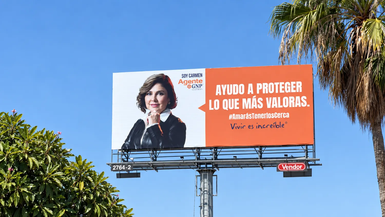 Espectacular de una campaña de Carmen Beltrán con la frase «Ayudo a proteger lo que más valoras»